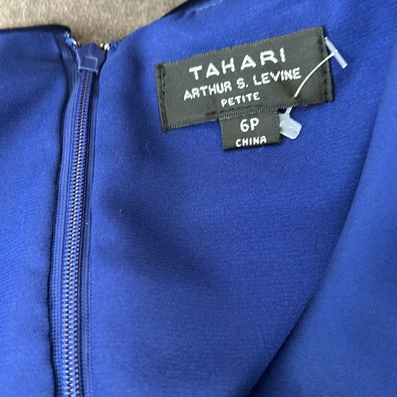 Tahari Women's Dress Tahari ASL Blue Satin Sleeveless Ruched Sheath Size 6P NWT - Picture 4 of 7